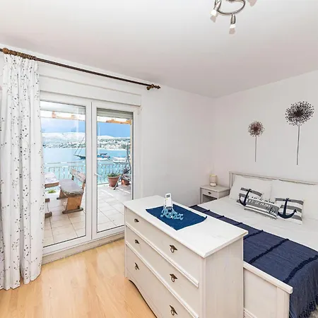 2 Bedroom Beautiful In Okrug Gornji Apartment